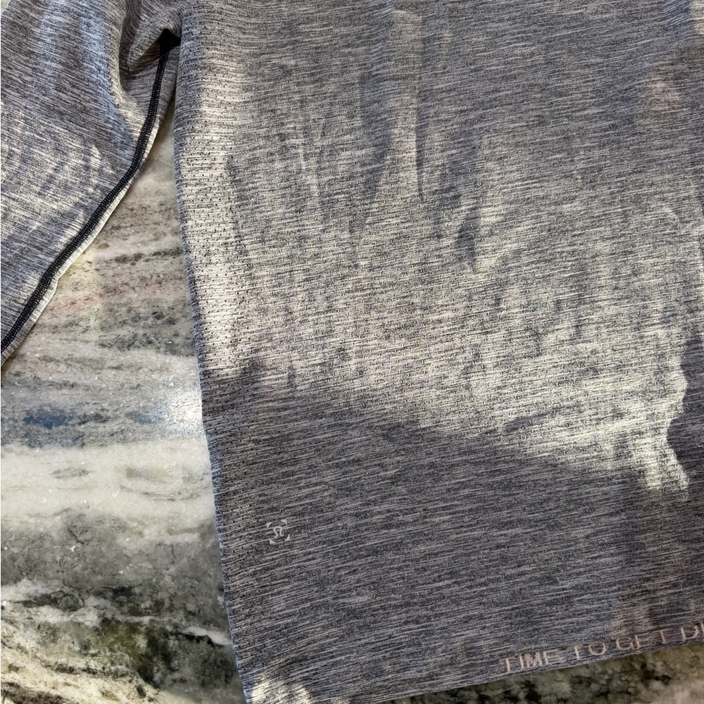 Lululemon Men's Gray Long Sleeve Shirt - Picture 7 of 7